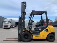 Вилочний автонавантажувач Komatsu, з бічним зсувом та щоглою 4.5 метри. - <ro>Изображение</ro><ru>Изображение</ru> #1, <ru>Объявление</ru> #1749035