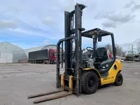 Вилочний автонавантажувач Komatsu, з бічним зсувом та щоглою 4.5 метри. - <ro>Изображение</ro><ru>Изображение</ru> #2, <ru>Объявление</ru> #1749035