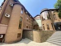 Оренда будівлі в центрі міста зі своїм двором. 3 поверха + цоколь - <ro>Изображение</ro><ru>Изображение</ru> #1, <ru>Объявление</ru> #1747208