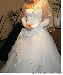 Свадебное платье 44-46 р. 1200 грн - <ro>Изображение</ro><ru>Изображение</ru> #1, <ru>Объявление</ru> #303338