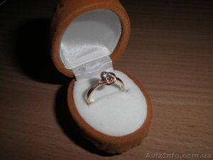 Продам золотое кольцо с диамантом - <ro>Изображение</ro><ru>Изображение</ru> #1, <ru>Объявление</ru> #487199