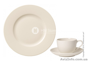 Красивый фарфоровый сервиз,  12 предметов