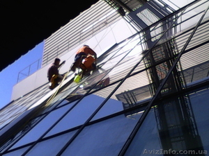 Мойка окон, витрин, фасадов с привлечением альпинистов - <ro>Изображение</ro><ru>Изображение</ru> #1, <ru>Объявление</ru> #1309650