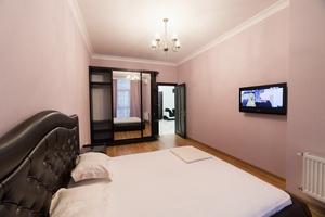 Сдам 2х комн-кв. ру по ул. Чайковского  возле макдональдса с ремонтом 4000 грн/м