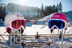 Гигантские горнолыжные шлемы. Объёмные рекламные фигуры 