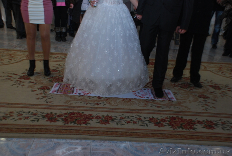 Очень красивое платье - <ro>Изображение</ro><ru>Изображение</ru> #3, <ru>Объявление</ru> #572092