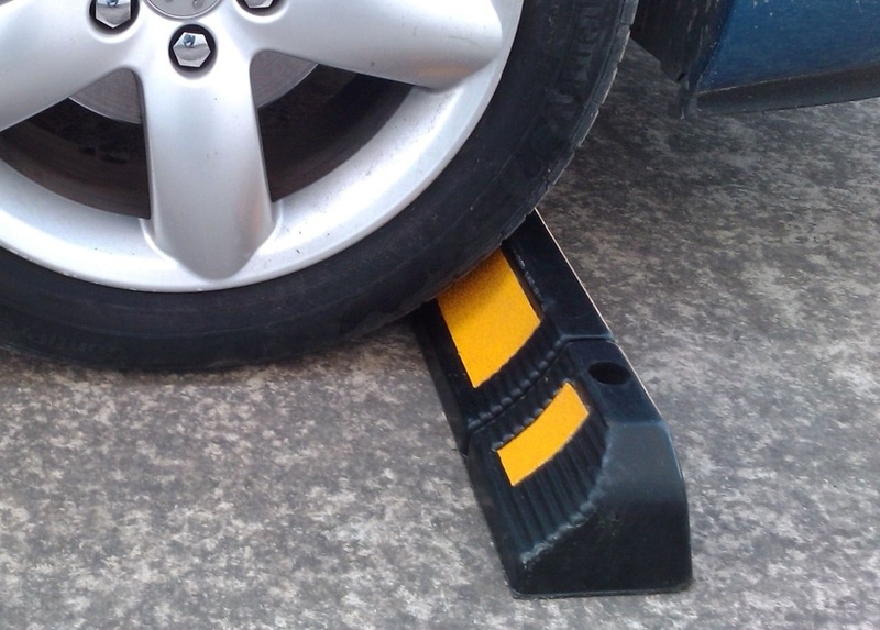 Колесоотбойник резиновый, парковочный (590х120х90мм) - <ro>Изображение</ro><ru>Изображение</ru> #4, <ru>Объявление</ru> #1666787