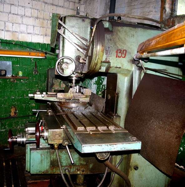 6Р13 вертикально-фрезерный станок б/у в рабочем состоянии - <ro>Изображение</ro><ru>Изображение</ru> #3, <ru>Объявление</ru> #1672587