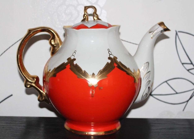 Продам сервиз фарфор "Красный бутон". СССР.   - <ro>Изображение</ro><ru>Изображение</ru> #4, <ru>Объявление</ru> #1701191