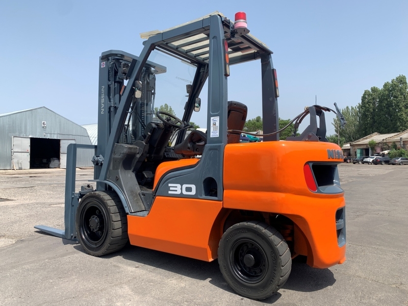 Вилочный автопогрузчик Nissan, вагонник, с боковым смещением. Наработка 5837 мг - <ro>Изображение</ro><ru>Изображение</ru> #3, <ru>Объявление</ru> #1744896