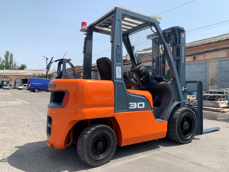 Вилочный автопогрузчик Nissan, вагонник, с боковым смещением. Наработка 5837 мг - <ro>Изображение</ro><ru>Изображение</ru> #4, <ru>Объявление</ru> #1744896