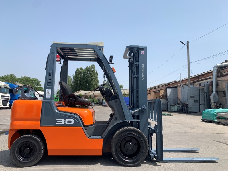 Вилочный автопогрузчик Nissan, вагонник, с боковым смещением. Наработка 5837 мг - <ro>Изображение</ro><ru>Изображение</ru> #6, <ru>Объявление</ru> #1744896