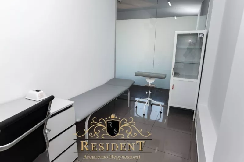 Продаж приміщення в центрі міста 1поверх. Клініка. З орендарями на довгий строк. - <ro>Изображение</ro><ru>Изображение</ru> #5, <ru>Объявление</ru> #1747017