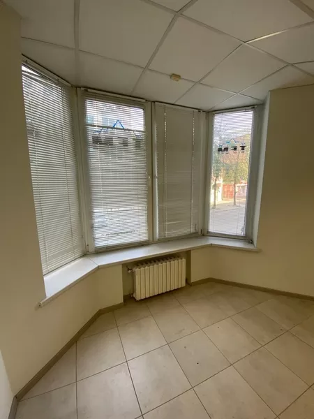 Продаж офісу в центрі, з орендарями. Червона лінія, 2 входа. - <ro>Изображение</ro><ru>Изображение</ru> #2, <ru>Объявление</ru> #1747114