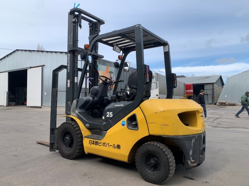 Вилочний автонавантажувач Komatsu, з бічним зсувом та щоглою 4.5 метри. - <ro>Изображение</ro><ru>Изображение</ru> #3, <ru>Объявление</ru> #1749035