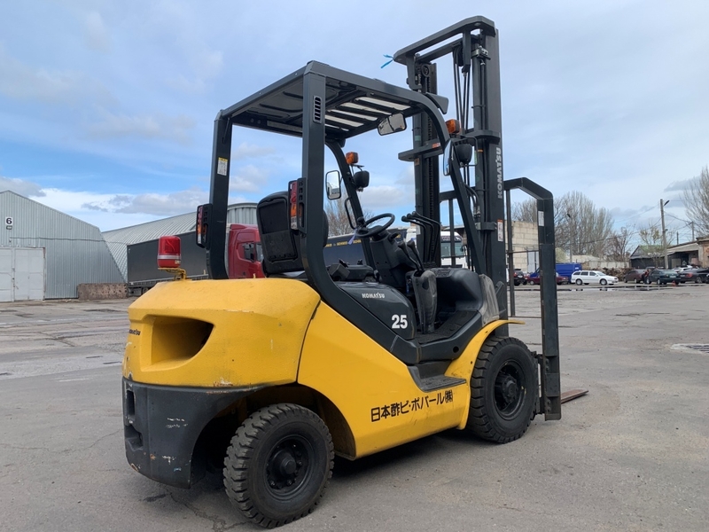 Вилочний автонавантажувач Komatsu, з бічним зсувом та щоглою 4.5 метри. - <ro>Изображение</ro><ru>Изображение</ru> #4, <ru>Объявление</ru> #1749035