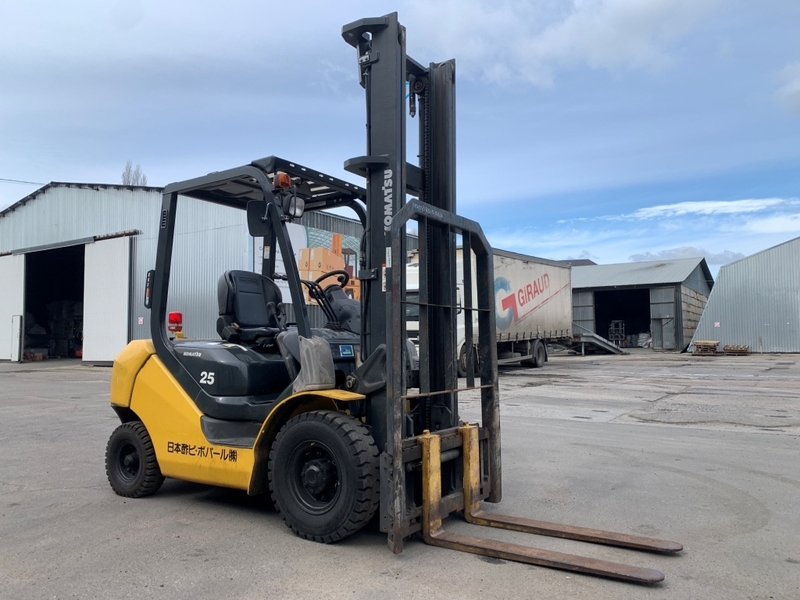 Вилочний автонавантажувач Komatsu, з бічним зсувом та щоглою 4.5 метри. - <ro>Изображение</ro><ru>Изображение</ru> #5, <ru>Объявление</ru> #1749035