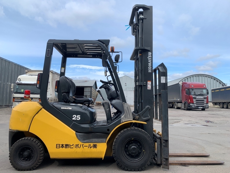 Вилочний автонавантажувач Komatsu, з бічним зсувом та щоглою 4.5 метри. - <ro>Изображение</ro><ru>Изображение</ru> #6, <ru>Объявление</ru> #1749035