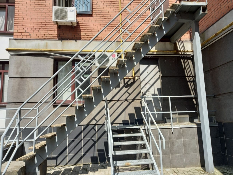 Продам офісмагазин в центрі міста. 1 поверх з окремим входом на червоній лінії  - <ro>Изображение</ro><ru>Изображение</ru> #7, <ru>Объявление</ru> #1747021