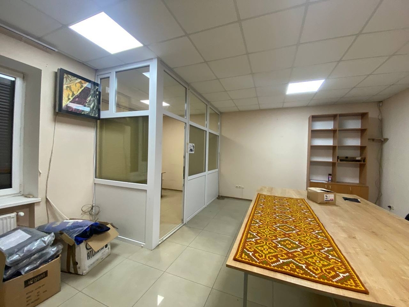 Продам офісмагазин в центрі міста. 1 поверх з окремим входом на червоній лінії  - <ro>Изображение</ro><ru>Изображение</ru> #6, <ru>Объявление</ru> #1747021